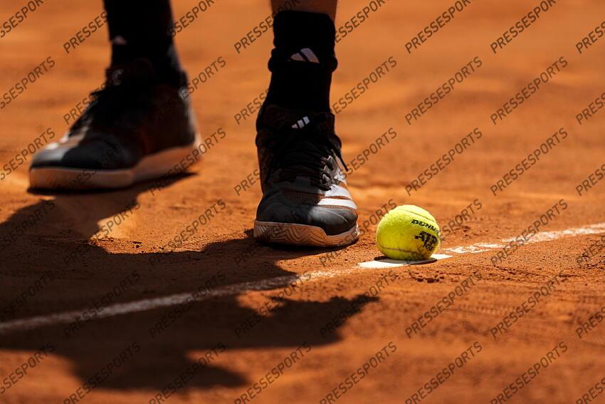 Illustration, ball of the tournament during the match between Alexander Zverev of Germany and Roberto Bautista Agut of Spain during the Mutua Madrid Open 2025, ATP Masters 1000 and WTA 1000 tennis tournament, celebrated at Caja Magica on April 25, 2025 in Madrid, Spain. OPEN DE MADRID 