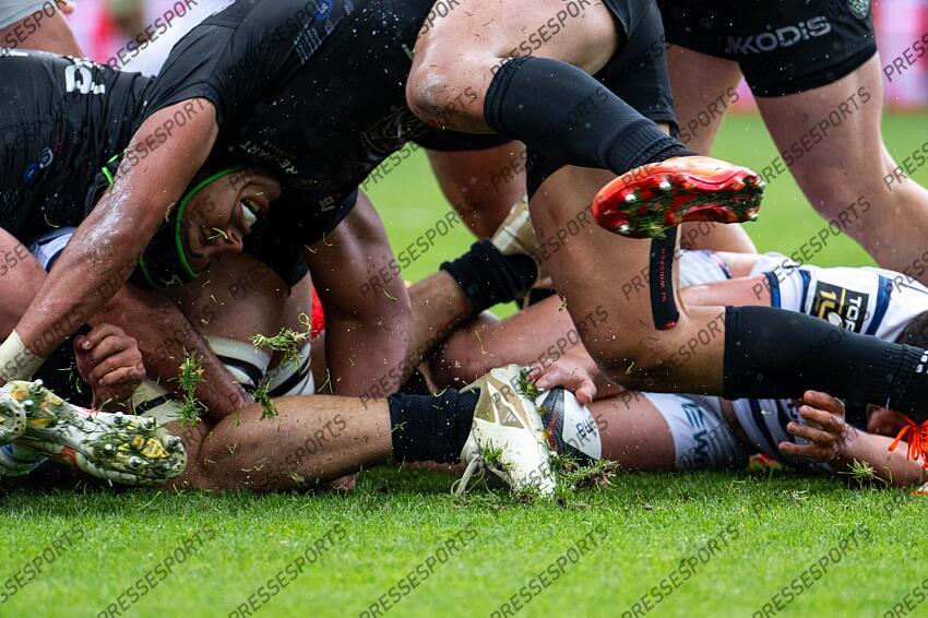 gros plan, pied, herbe, ballon, maul TOULOUSE-CASTRES (52-6) 