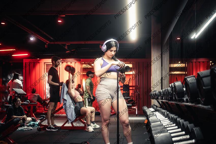 SOCIETE 2025 MAGAZINE SE FILMER EN FITNESS