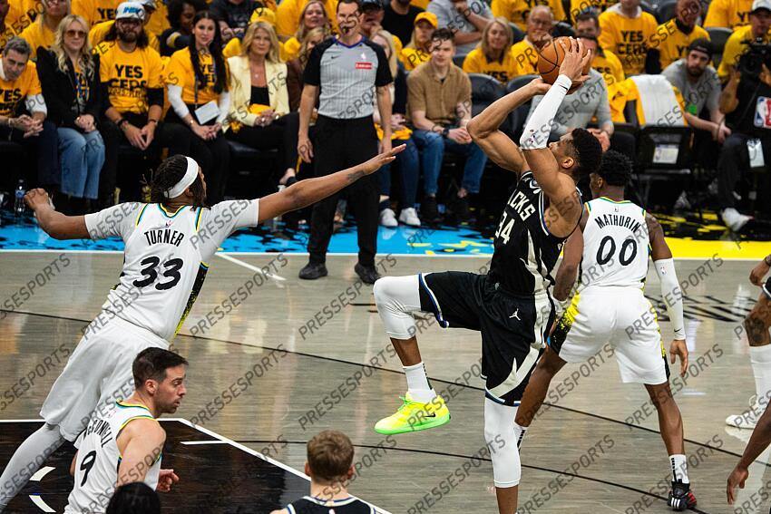 Apr 29, 2025; Indianapolis, Indiana, USA; Milwaukee Bucks forward Giannis Antetokounmpo (34) shoots the ball while Indiana Pacers center Myles Turner (33) defends during game five of the first round for the 2024 NBA Playoffs at Gainbridge Fieldhouse. Mandatory Credit: Trevor Ruszkowski-Imagn Images NBA: Playoffs-Milwaukee Bucks at Indiana Pacers 