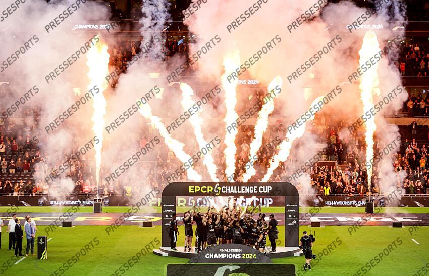 European Rugby Challenge Cup Final, Tottenham Hotspur Stadium, London, England 24/5/2024 Gloucester Rugby vs Hollywoodbets Sharks The Hollywoodbets Sharks celebrate winning the European Rugby Challenge Cup Mandatory Credit ©INPHO/Laszlo Geczo GLOUCESTER-SHARKS (22-36) 