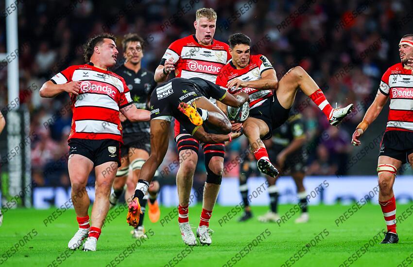 European Rugby Challenge Cup Final, Tottenham Hotspur Stadium, London, England 24/5/2024 Gloucester Rugby vs Hollywoodbets Sharks Gloucester’s Santiago Carreras claims the high ball Mandatory Credit ©INPHO/Laszlo Geczo GLOUCESTER-SHARKS (22-36) 