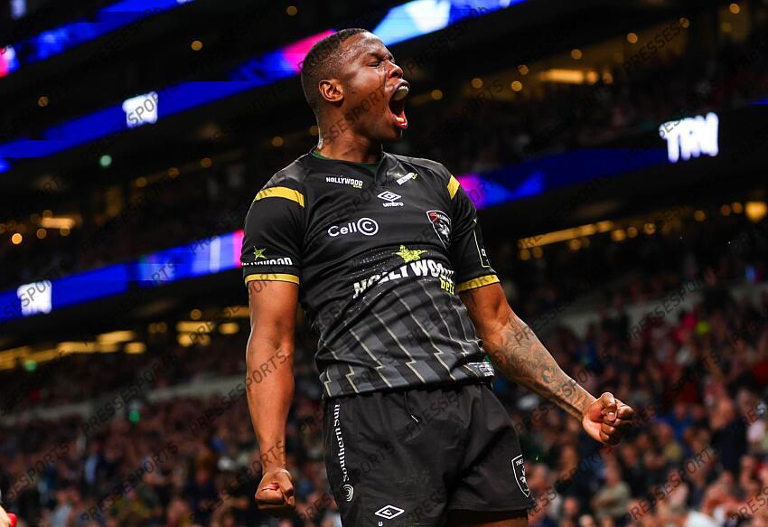 European Rugby Challenge Cup Final, Tottenham Hotspur Stadium, London, England 24/5/2024 Gloucester Rugby vs Hollywoodbets Sharks Sharks’ Makazole Mapimpi celebrates scoring their third try Mandatory Credit ©INPHO/James Crombie GLOUCESTER-SHARKS (22-36) 