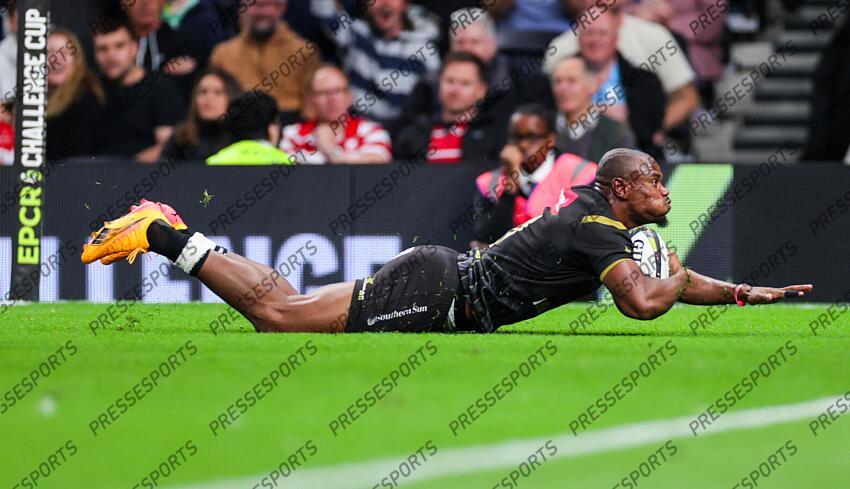 European Rugby Challenge Cup Final, Tottenham Hotspur Stadium, London, England 24/5/2024 Gloucester Rugby vs Hollywoodbets Sharks Sharks’ Makazole Mapimpi scores a try Mandatory Credit ©INPHO/Laszlo Geczo GLOUCESTER-SHARKS (22-36) 