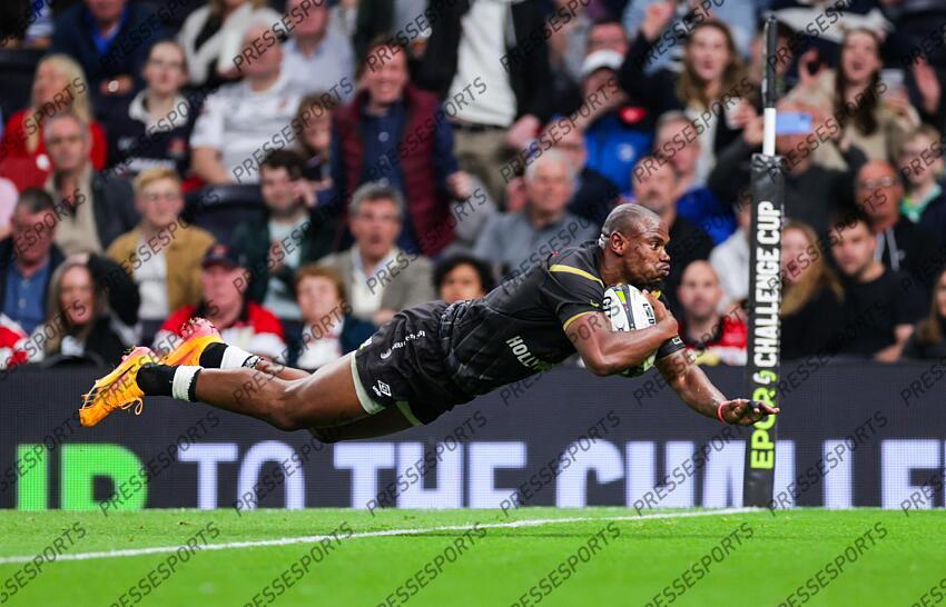 European Rugby Challenge Cup Final, Tottenham Hotspur Stadium, London, England 24/5/2024 Gloucester Rugby vs Hollywoodbets Sharks Sharks’ Makazole Mapimpi scores a try Mandatory Credit ©INPHO/Laszlo Geczo GLOUCESTER-SHARKS (22-36) 