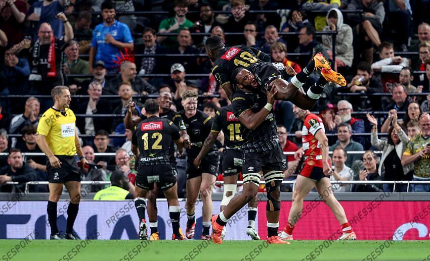 European Rugby Challenge Cup Final, Tottenham Hotspur Stadium, London, England 24/5/2024 Gloucester Rugby vs Hollywoodbets Sharks Sharks’ Vincent Tshituka and Siya Masuku celebrate Makazole Mapimpi scoring their third try Mandatory Credit ©INPHO/Dan Sheridan GLOUCESTER-SHARKS (22-36) 
