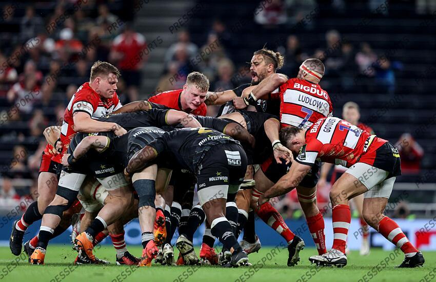 European Rugby Challenge Cup Final, Tottenham Hotspur Stadium, London, England 24/5/2024 Gloucester Rugby vs Hollywoodbets Sharks Gloucester’s Arthur Clark and Gerbrandt Grobler of the Sharks Mandatory Credit ©INPHO/Dan Sheridan GLOUCESTER-SHARKS (22-36) 
