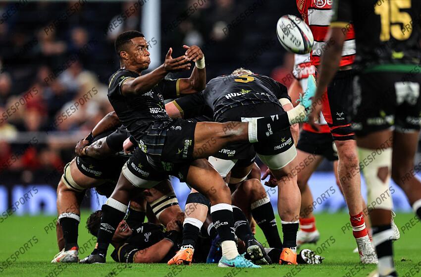 European Rugby Challenge Cup Final, Tottenham Hotspur Stadium, London, England 24/5/2024 Gloucester Rugby vs Hollywoodbets Sharks Sharks’ Grant Williams clears the ball Mandatory Credit ©INPHO/Billy Stickland GLOUCESTER-SHARKS (22-36) 