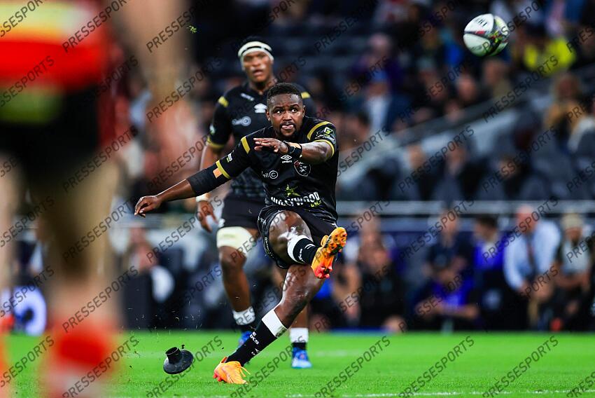 European Rugby Challenge Cup Final, Tottenham Hotspur Stadium, London, England 24/5/2024 Gloucester Rugby vs Hollywoodbets Sharks Shark’s Siya Masuku kicks a conversion Mandatory Credit ©INPHO/Billy Stickland GLOUCESTER-SHARKS (22-36) 