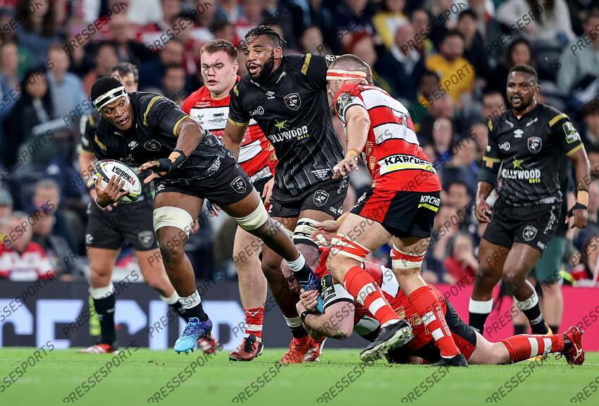 European Rugby Challenge Cup Final, Tottenham Hotspur Stadium, London, England 24/5/2024 Gloucester Rugby vs Hollywoodbets Sharks Sharks’ Phepsi Buthelezi breaks to score their first try Mandatory Credit ©INPHO/Dan Sheridan GLOUCESTER-SHARKS (22-36) 