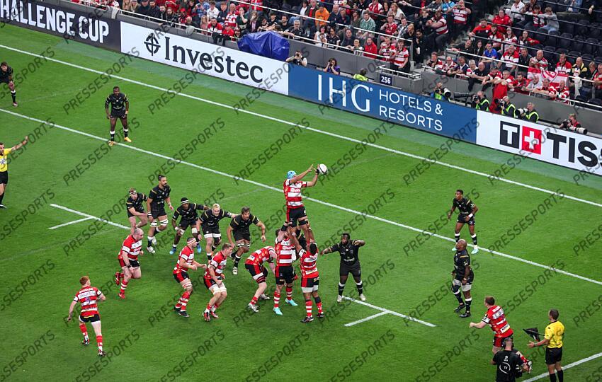 European Rugby Challenge Cup Final, Tottenham Hotspur Stadium, London, England 24/5/2024 Gloucester Rugby vs Hollywoodbets Sharks Gloucester’s Zach Mercer claims a line-out Mandatory Credit ©INPHO/Laszlo Geczo GLOUCESTER-SHARKS (22-36) 