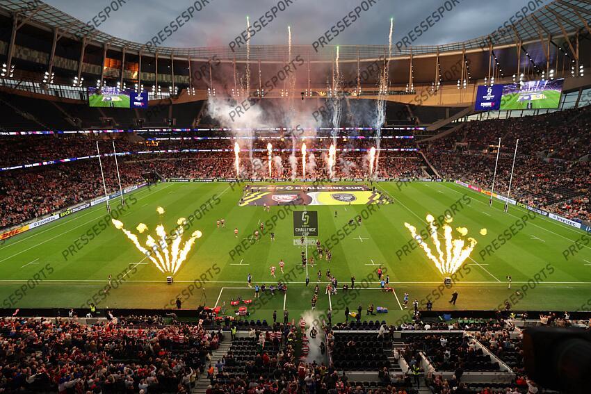 European Rugby Challenge Cup Final, Tottenham Hotspur Stadium, London, England 24/5/2024 Gloucester Rugby vs Hollywoodbets Sharks The two teams come out to start the game Mandatory Credit ©INPHO/Laszlo Geczo GLOUCESTER-SHARKS (22-36) 