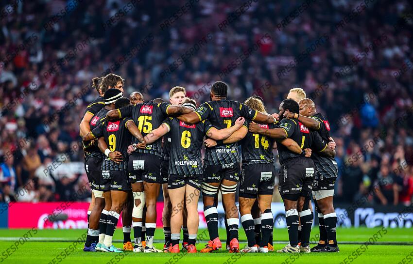 European Rugby Challenge Cup Final, Tottenham Hotspur Stadium, London, England 24/5/2024 Gloucester Rugby vs Hollywoodbets Sharks The Sharks’ team huddle Mandatory Credit ©INPHO/James Crombie GLOUCESTER-SHARKS (22-36) 