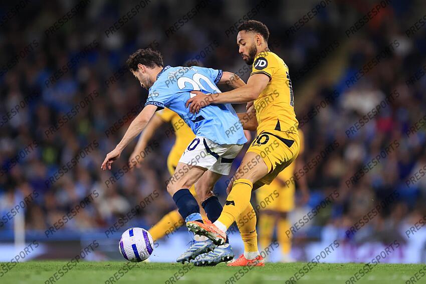 2nd May 2025 - Premier League - Manchester City v Wolverhampton Wanderers - Bernardo Silva of Manchester City battles with Matheus Cunha of Wolverhampton Wanderers - Photo: Simon Stacpoole / Offside. MANCHESTER CITY-WOLVERHAMPTON WANDERERS (1-0) 