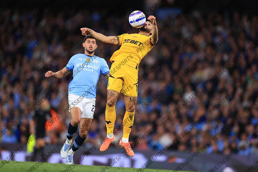 2nd May 2025 - Premier League - Manchester City v Wolverhampton Wanderers - Matheus Cunha of Wolverhampton Wanderers controls the ball on his chest - Photo: Simon Stacpoole / Offside. MANCHESTER CITY-WOLVERHAMPTON WANDERERS (1-0) 
