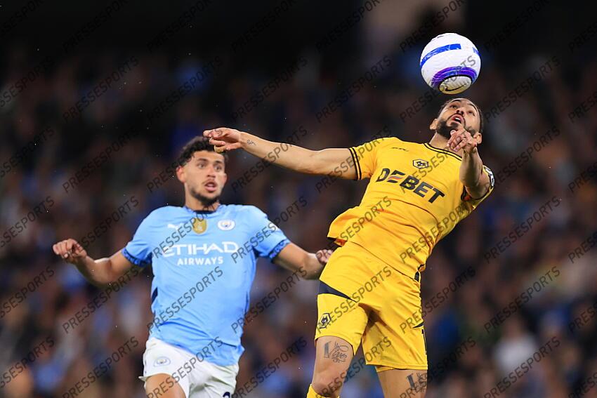 2nd May 2025 - Premier League - Manchester City v Wolverhampton Wanderers - Matheus Cunha of Wolverhampton Wanderers controls the ball on his chest - Photo: Simon Stacpoole / Offside. MANCHESTER CITY-WOLVERHAMPTON WANDERERS (1-0) 