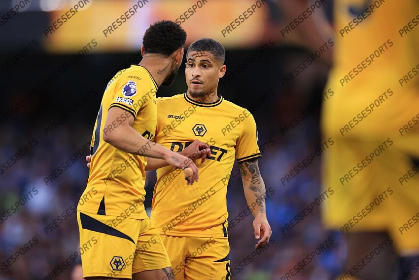 2nd May 2025 - Premier League - Manchester City v Wolverhampton Wanderers - Matheus Cunha of Wolverhampton Wanderers (L) speaks to Joao Gomes of Wolverhampton Wanderers - Photo: Simon Stacpoole / Offside. MANCHESTER CITY-WOLVERHAMPTON WANDERERS (1-0) 