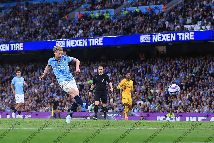 2nd May 2025 - Premier League - Manchester City v Wolverhampton Wanderers - Kevin de Bruyne of Manchester City scores their 1st goal - Photo: Simon Stacpoole / Offside. MANCHESTER CITY-WOLVERHAMPTON WANDERERS (1-0) 
