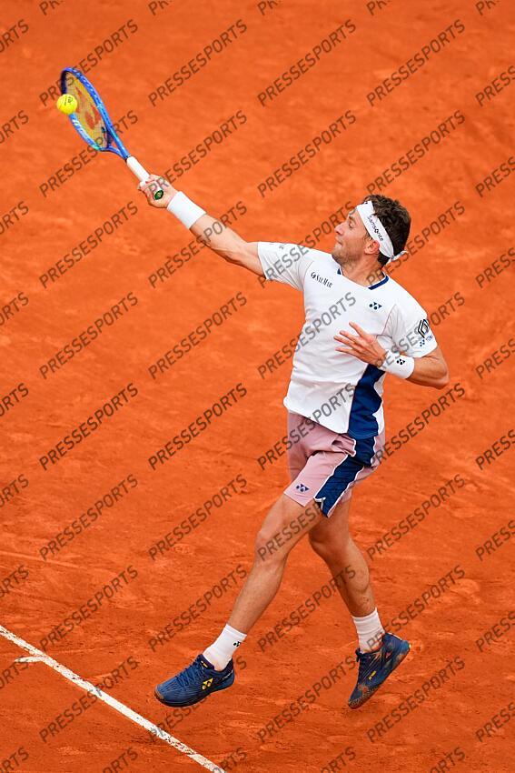Casper Ruud of Norway plays against Jack Draper of Great Britain during the Man Singles Final of Mutua Madrid Open 2025 - ATP Masters 1000 celebrated at Caja Magica on May 04, 2025 in Madrid, Spain. FINALE DRAPER/RUUD 