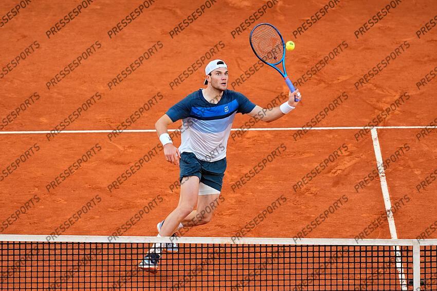 Jack Draper of Great Britain plays against Casper Ruud of Norway during the Man Singles Final of Mutua Madrid Open 2025 - WTA 1000 celebrated at Caja Magica on May 03, 2025 in Madrid, Spain. FINALE DRAPER/RUUD 