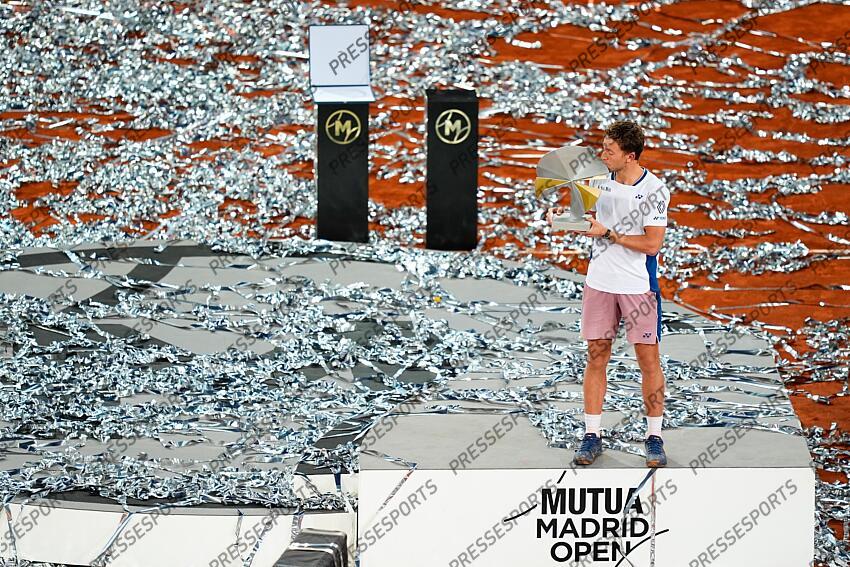 Casper Ruud of Norway celebrates the victory with the winner trophie after winning against Jack Draper of Great Britain during the Man Singles Final of Mutua Madrid Open 2025 - WTA 1000 celebrated at Caja Magica on May 03, 2025 in Madrid, Spain. FINALE DRAPER/RUUD 