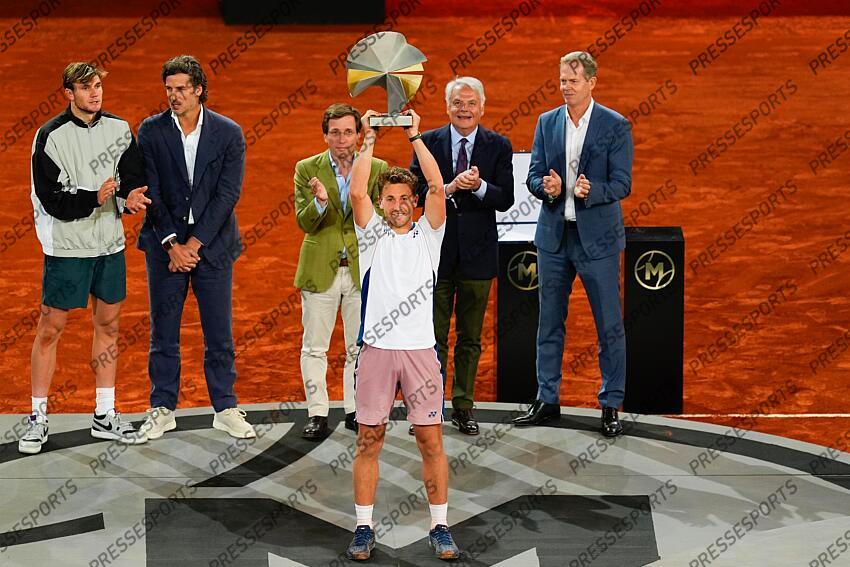 Casper Ruud of Norway celebrates the victory with the winner trophie after winning against Jack Draper of Great Britain during the Man Singles Final of Mutua Madrid Open 2025 - WTA 1000 celebrated at Caja Magica on May 03, 2025 in Madrid, Spain. FINALE DRAPER/RUUD 