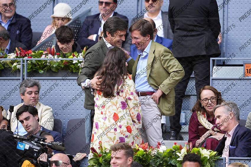 Jose Luis Martinez-Almeida and Teresa Urquijo are seen during the match between Casper Ruud of Norway and Jack Draper of Great Britain during the Men Singles Final of Mutua Madrid Open 2025 - ATP Masters 1000 celebrated at Caja Magica on May 04, 2025 in Madrid, Spain. FINALE DRAPER/RUUD 