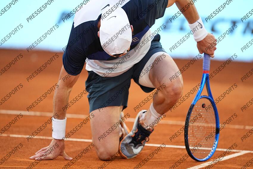 Jack Draper of Great Britain falls against Casper Ruud of Norway during the Men Singles Final of Mutua Madrid Open 2025 - ATP Masters 1000 celebrated at Caja Magica on May 04, 2025 in Madrid, Spain. FINALE DRAPER/RUUD 