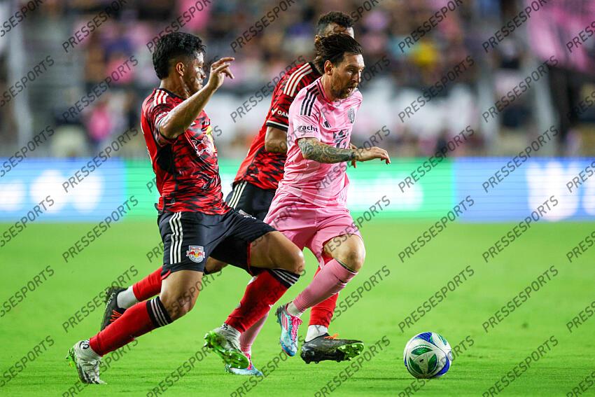 May 3, 2025; Fort Lauderdale, Florida, USA; Inter Miami CF forward Lionel Messi (10) controls the ball against the New York Red Bulls in the first half at Chase Stadium. Mandatory Credit: Nathan Ray Seebeck-Imagn Images MLS: New York Red Bulls at Inter Miami CF 