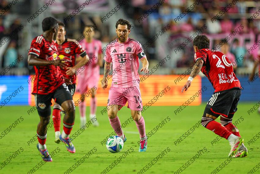 May 3, 2025; Fort Lauderdale, Florida, USA; Inter Miami CF forward Lionel Messi (10) controls the ball against the New York Red Bulls in the first half at Chase Stadium. Mandatory Credit: Nathan Ray Seebeck-Imagn Images MLS: New York Red Bulls at Inter Miami CF 