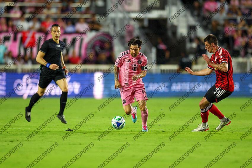 May 3, 2025; Fort Lauderdale, Florida, USA; Inter Miami CF forward Lionel Messi (10) controls the ball against the New York Red Bulls in the first half at Chase Stadium. Mandatory Credit: Nathan Ray Seebeck-Imagn Images MLS: New York Red Bulls at Inter Miami CF 