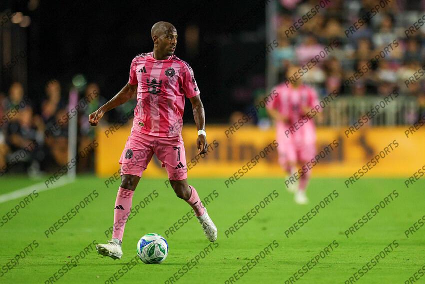 May 3, 2025; Fort Lauderdale, Florida, USA; Inter Miami CF midfielder Fafa Picault (7) controls the ball against the New York Red Bulls in the first half at Chase Stadium. Mandatory Credit: Nathan Ray Seebeck-Imagn Images MLS: New York Red Bulls at Inter Miami CF 