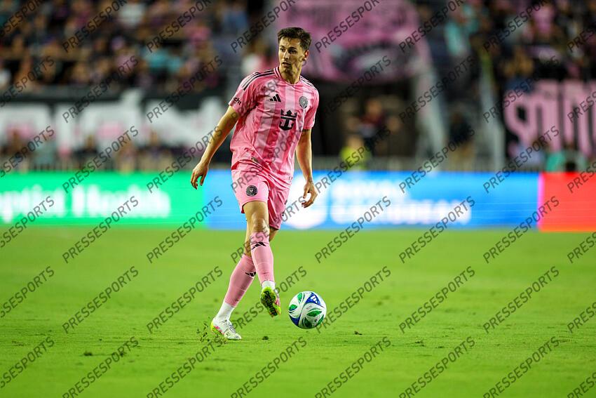 May 3, 2025; Fort Lauderdale, Florida, USA; Inter Miami CF forward Tadeo Allende (21) controls the ball against the New York Red Bulls in the first half at Chase Stadium. Mandatory Credit: Nathan Ray Seebeck-Imagn Images MLS: New York Red Bulls at Inter Miami CF 