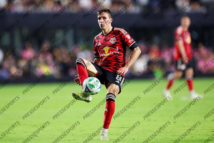 May 3, 2025; Fort Lauderdale, Florida, USA; New York Red Bulls midfielder Peter Stroud (8) controls the ball against Inter Miami CF in the second half at Chase Stadium. Mandatory Credit: Nathan Ray Seebeck-Imagn Images MLS: New York Red Bulls at Inter Miami CF 
