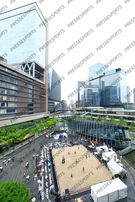 General view, MAY 9, 2025 - Beach Volleyball : Japan Beach Volleyball Tour 2025, Round 2, Men's Qualifying round match at Grand Front Osaka, Osaka, Japan. (Photo by Naoki Nishimura/AFLO SPORT) terrain de beach volley en pleine ville Japan Beach Volleyball Tour 2025 