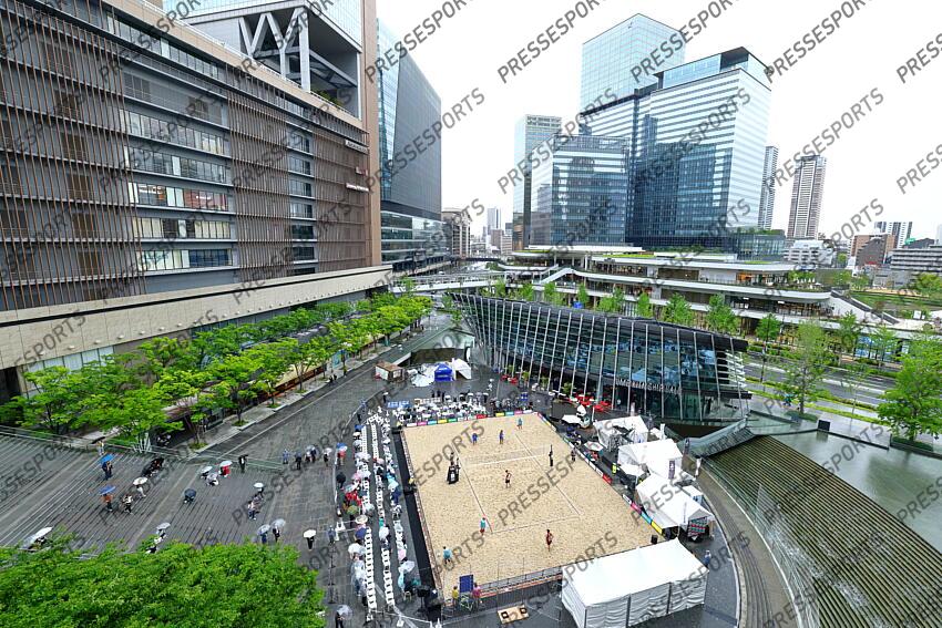 General view, MAY 9, 2025 - Beach Volleyball : Japan Beach Volleyball Tour 2025, Round 2, Men's Qualifying round match at Grand Front Osaka, Osaka, Japan. (Photo by Naoki Nishimura/AFLO SPORT) terrain de beach volley en pleine ville Japan Beach Volleyball Tour 2025 