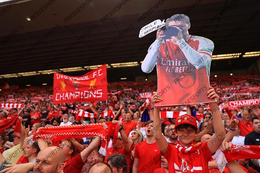 11 May 2025 Liverpool: Premier League Football - Liverpool FC v Arsenal FC - Liverpool fans with a cutout of Martin Odegaard of Arsenal taking a photo - (Photo by Simon Stacpoole) LIVERPOOL FC-ARSENAL (2-2) 