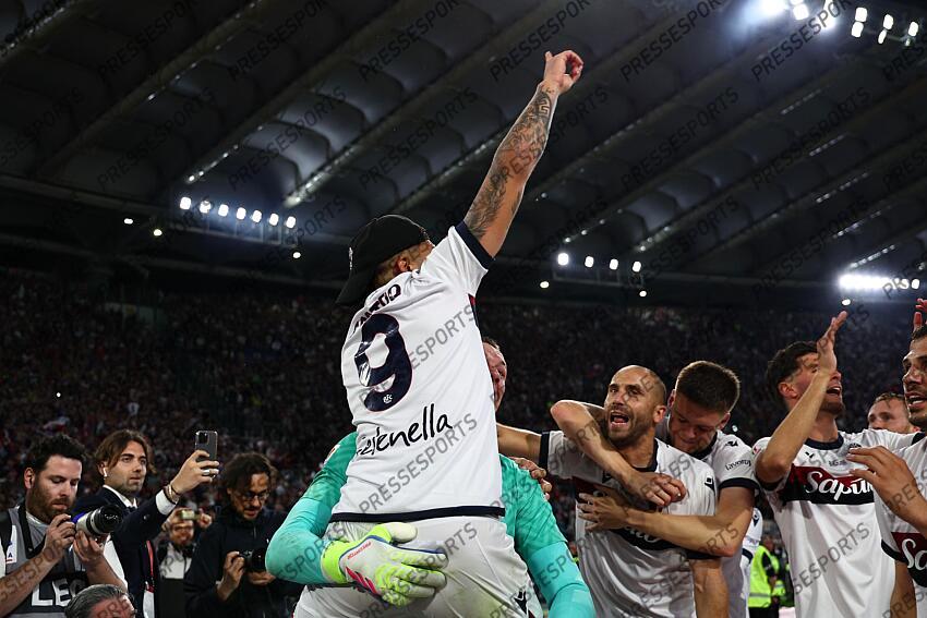 Santiago Castro (Bologna)Lukasz Skorupski (Bologna)Lorenzo De Silvestri (Bologna)Emil Holm (Bologna) ; during the Italy Cup Final match between Milan 0-1 Bologna at Olympic Stadium on May 14, 2025 in Roma, Italy. FINALE AC MILAN-BOLOGNE (0-1) 