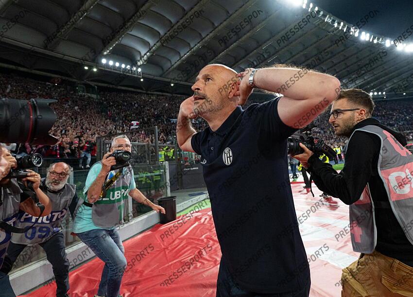 Foto IPP/Damiano Fiorentini Roma 14/05/2025 Calcio coppa Italia Frecciarossa 2024-2025 partita: Finale Milan - Bologna nella foto: festeggiamenti Bologna Vincenzo Italiano Italy Photo Press World Copyright FINALE AC MILAN-BOLOGNE (0-1) 