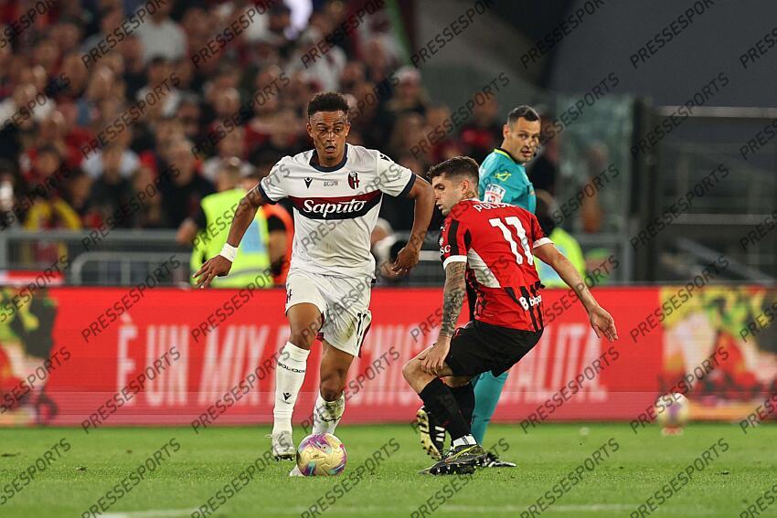 Dan Ndoye (Bologna) Christian Pulisic (Milan) ; during the Italy Cup Final match between Milan 0-1 Bologna at Olympic Stadium on May 14, 2025 in Roma, Italy. FINALE AC MILAN-BOLOGNE (0-1) 