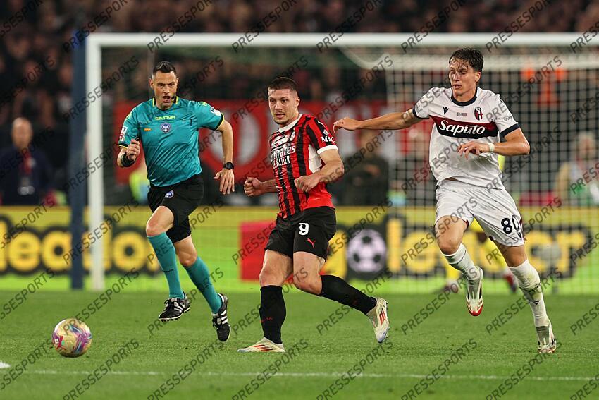 Luka Jovic (Milan)Giovanni Fabbian (Bologna) ; during the Italy Cup Final match between Milan 0-1 Bologna at Olympic Stadium on May 14, 2025 in Roma, Italy. FINALE AC MILAN-BOLOGNE (0-1) 