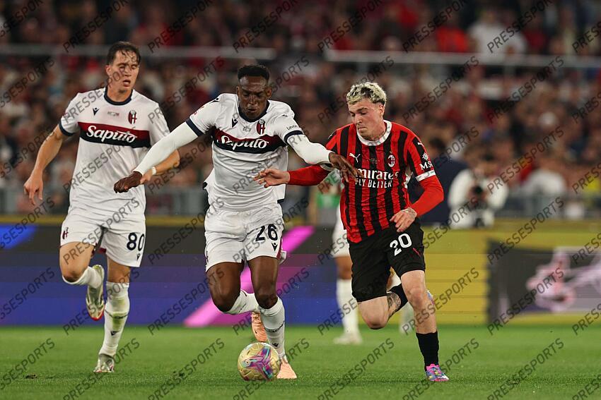 Giovanni Fabbian (Bologna)Jhon Lucumi (Bologna)Alex Jimenez (Milan) ; during the Italy Cup Final match between Milan 0-1 Bologna at Olympic Stadium on May 14, 2025 in Roma, Italy. FINALE AC MILAN-BOLOGNE (0-1) 