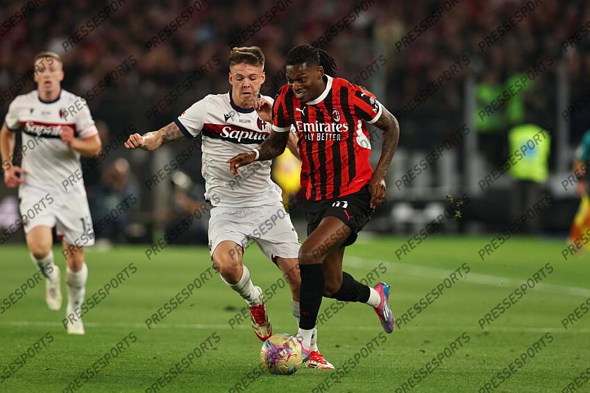 Rafael Leao (Milan)Emil Holm (Bologna) ; during the Italy Cup Final match between Milan 0-1 Bologna at Olympic Stadium on May 14, 2025 in Roma, Italy. FINALE AC MILAN-BOLOGNE (0-1) 