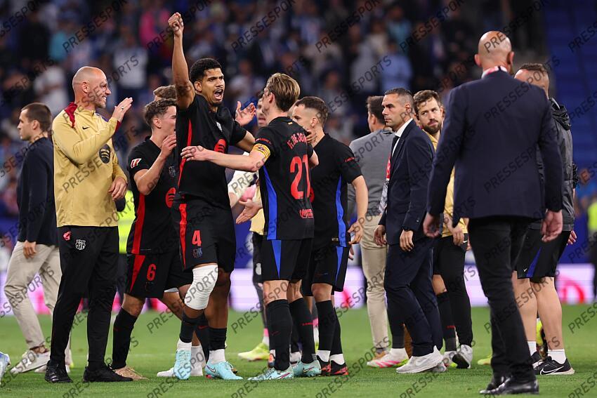 Ronald Araujo of FC Barcelona celebrates the victory during the Spanish league, La Liga EA Sports, football match played between RCD Espanyol and FC Barcelona at RCDE Stadium on May 15, 2025 in Cornella, Barcelona, Spain. ESPANYOL BARCELONE-FC BARCELONE (0-2) 