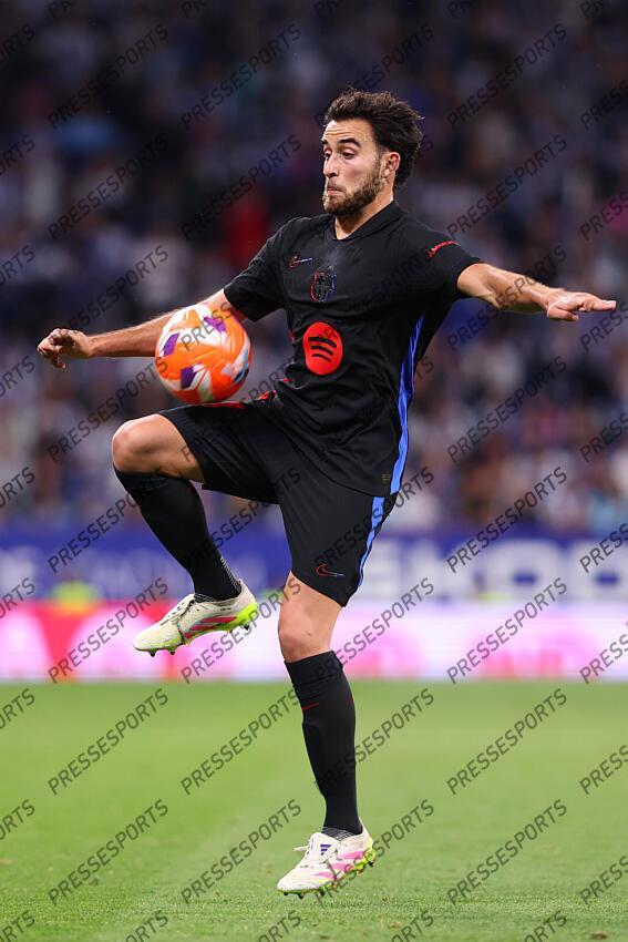 Eric Garcia of FC Barcelona controls the ball during the Spanish league, La Liga EA Sports, football match played between RCD Espanyol and FC Barcelona at RCDE Stadium on May 15, 2025 in Cornella, Barcelona, Spain. ESPANYOL BARCELONE-FC BARCELONE (0-2) 