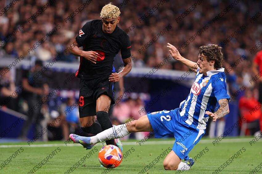 Lamine Yamal of FC Barcelona and Carlos Romero of RCD Espanyol in action during the Spanish league, La Liga EA Sports, football match played between RCD Espanyol and FC Barcelona at RCDE Stadium on May 15, 2025 in Cornella, Barcelona, Spain. ESPANYOL BARCELONE-FC BARCELONE (0-2) 
