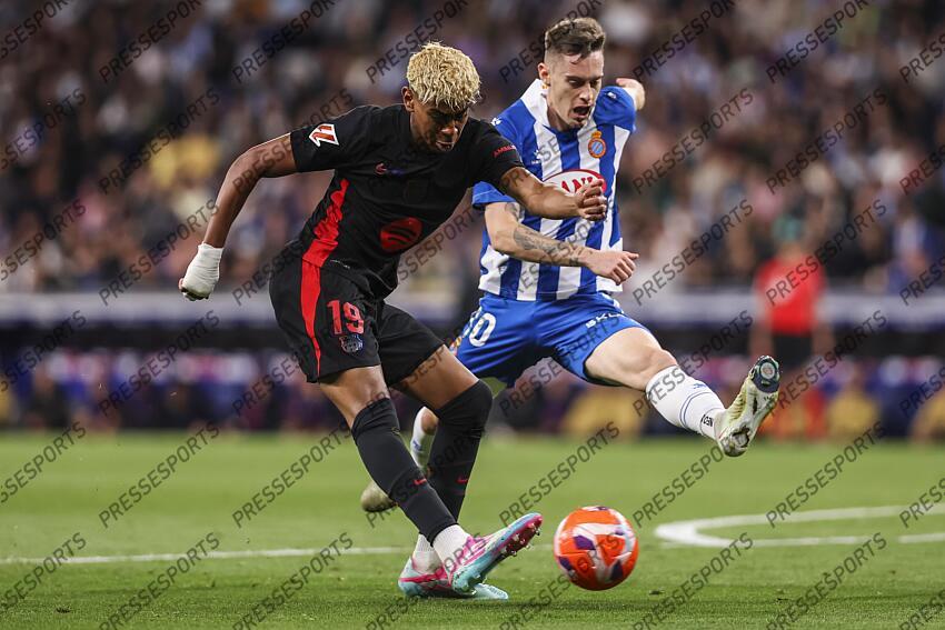 Lamine Yamal of FC Barcelona and Pol Lozano of RCD Espanyol in action during the Spanish league, La Liga EA Sports, football match played between RCD Espanyol and FC Barcelona at RCDE Stadium on May 15, 2025 in Cornella, Barcelona, Spain. ESPANYOL BARCELONE-FC BARCELONE (0-2) 