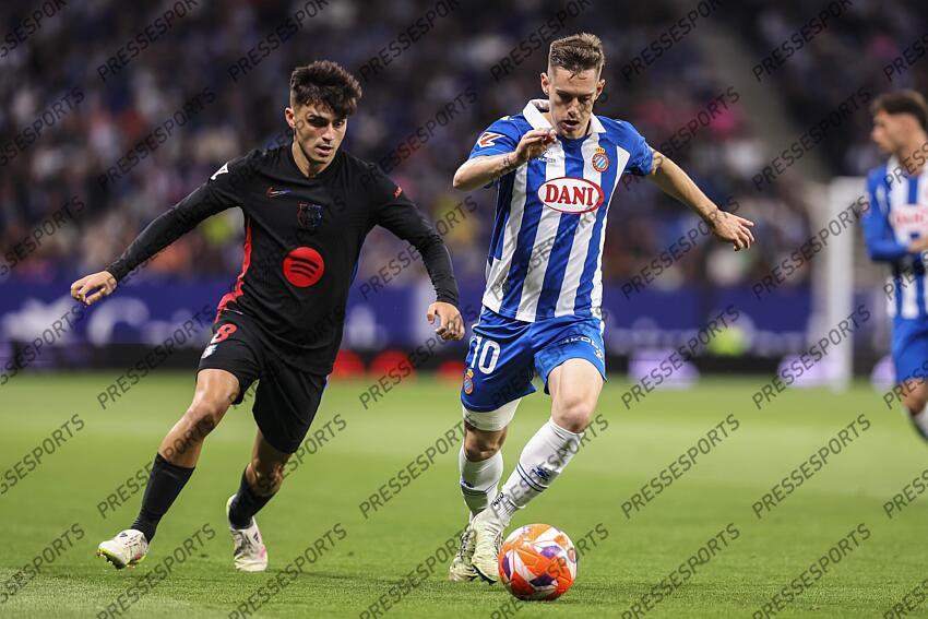 Pedro Gonzalez Pedri of FC Barcelona and Pol Lozano of RCD Espanyol in action during the Spanish league, La Liga EA Sports, football match played between RCD Espanyol and FC Barcelona at RCDE Stadium on May 15, 2025 in Cornella, Barcelona, Spain. ESPANYOL BARCELONE-FC BARCELONE (0-2) 