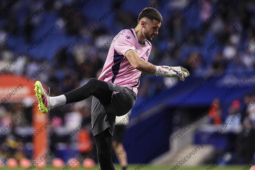 Joan Garcia of RCD Espanyol warms up during the Spanish league, La Liga EA Sports, football match played between RCD Espanyol and FC Barcelona at RCDE Stadium on May 15, 2025 in Cornella, Barcelona, Spain. ESPANYOL BARCELONE-FC BARCELONE (0-2) 