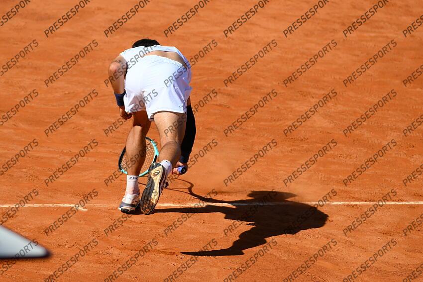 Foto IPP/Cavaliere Emiliano. Roma 16/05/2025. Tennis Internazionali d'Italia 2025. Nella foto: la rabbia di Lorenzo Musetti che nervoso, spacca una racchetta sbattendola per terra. Italy Photo Press - World Copyright TOURNOI DE ROME 